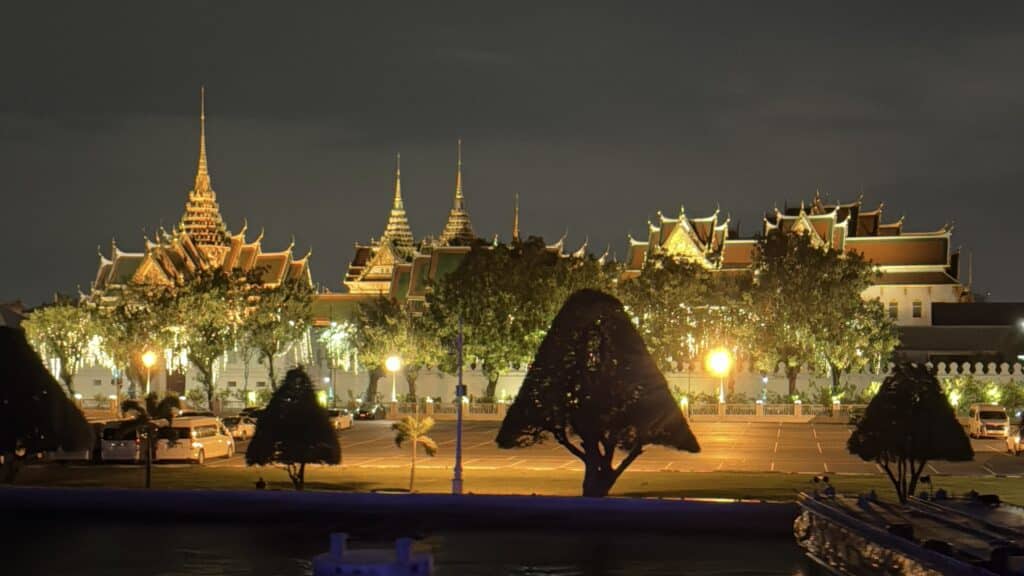 river cruise chao phraya